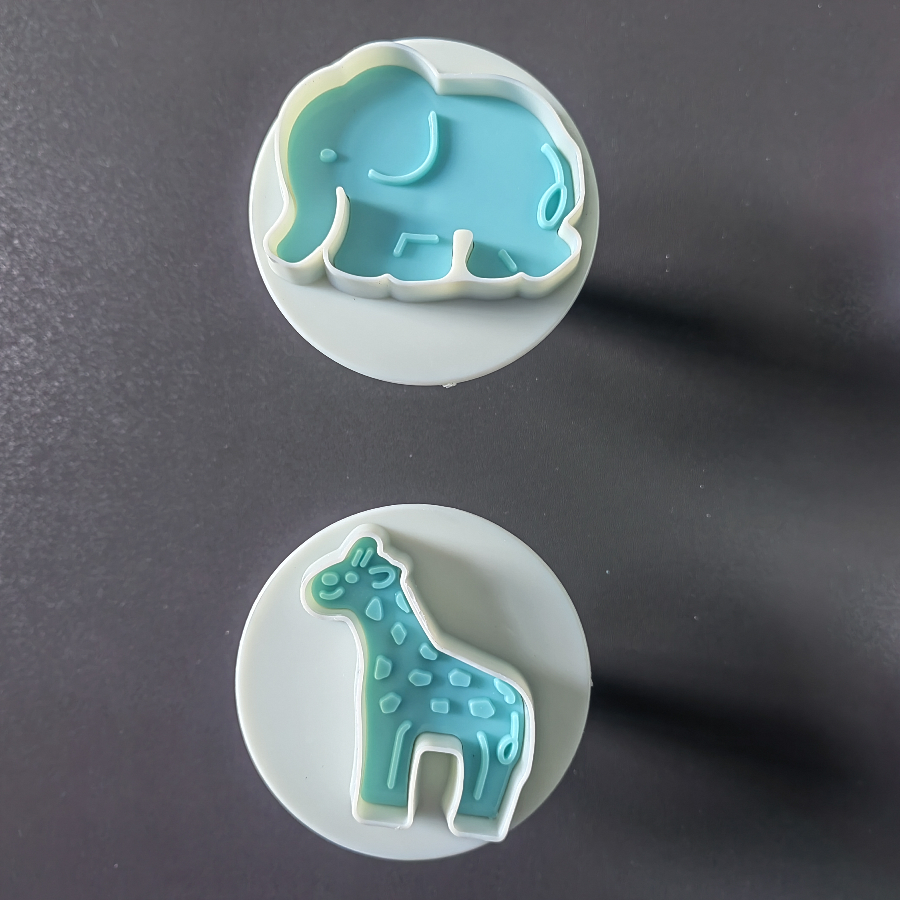 HB0161-6 Plastic 4pcs Elephant Lion Zebra Giraffe Series Cookie Molds set
