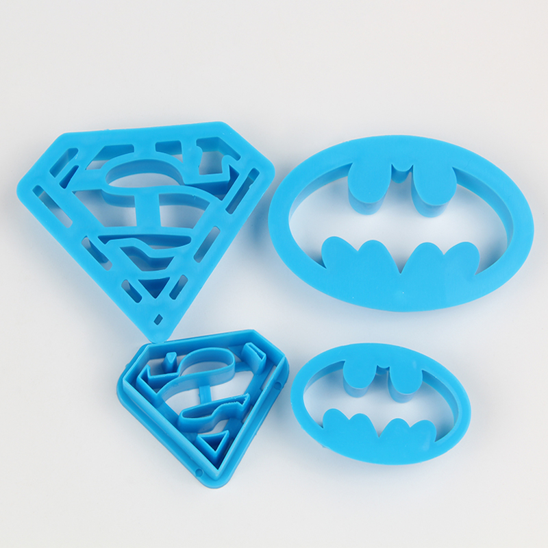 HB0953D Plastic Superman Theme Cookie Cutters set