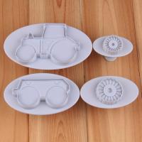 HB1040  4pcs Tractor cookie plunger cutter set