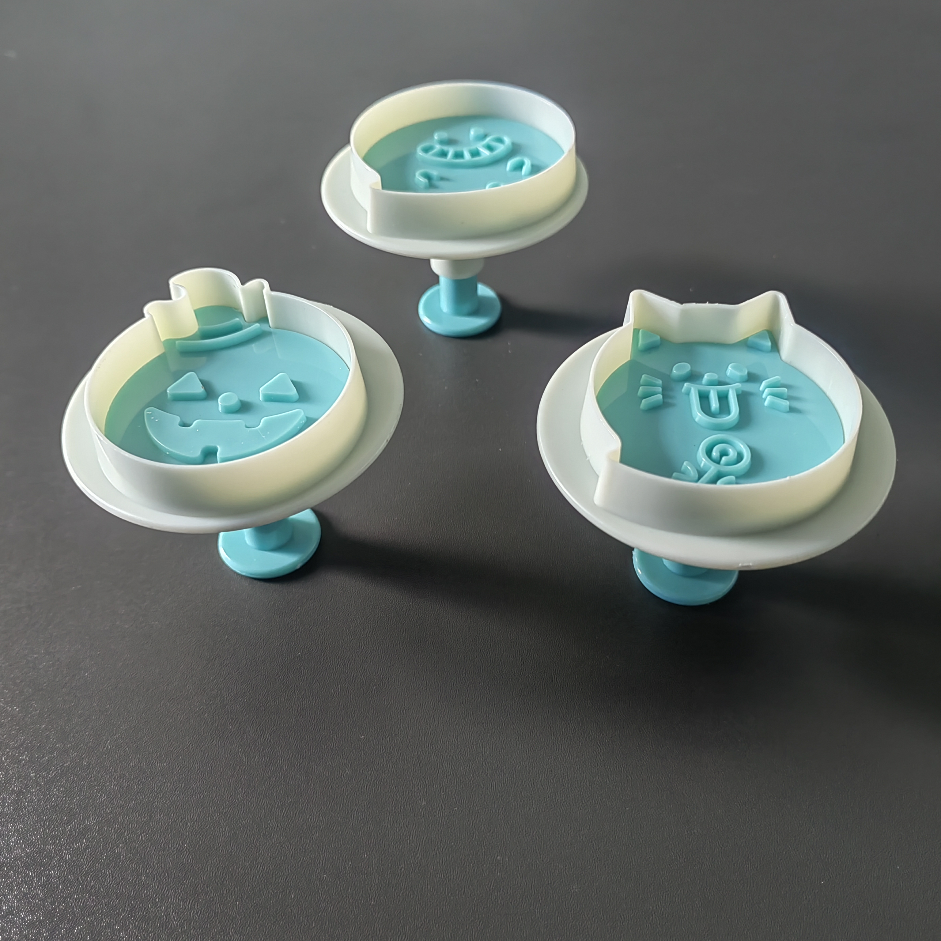 HB0151-2 Plastic 3pcs Easter Series Cookie Molds set
