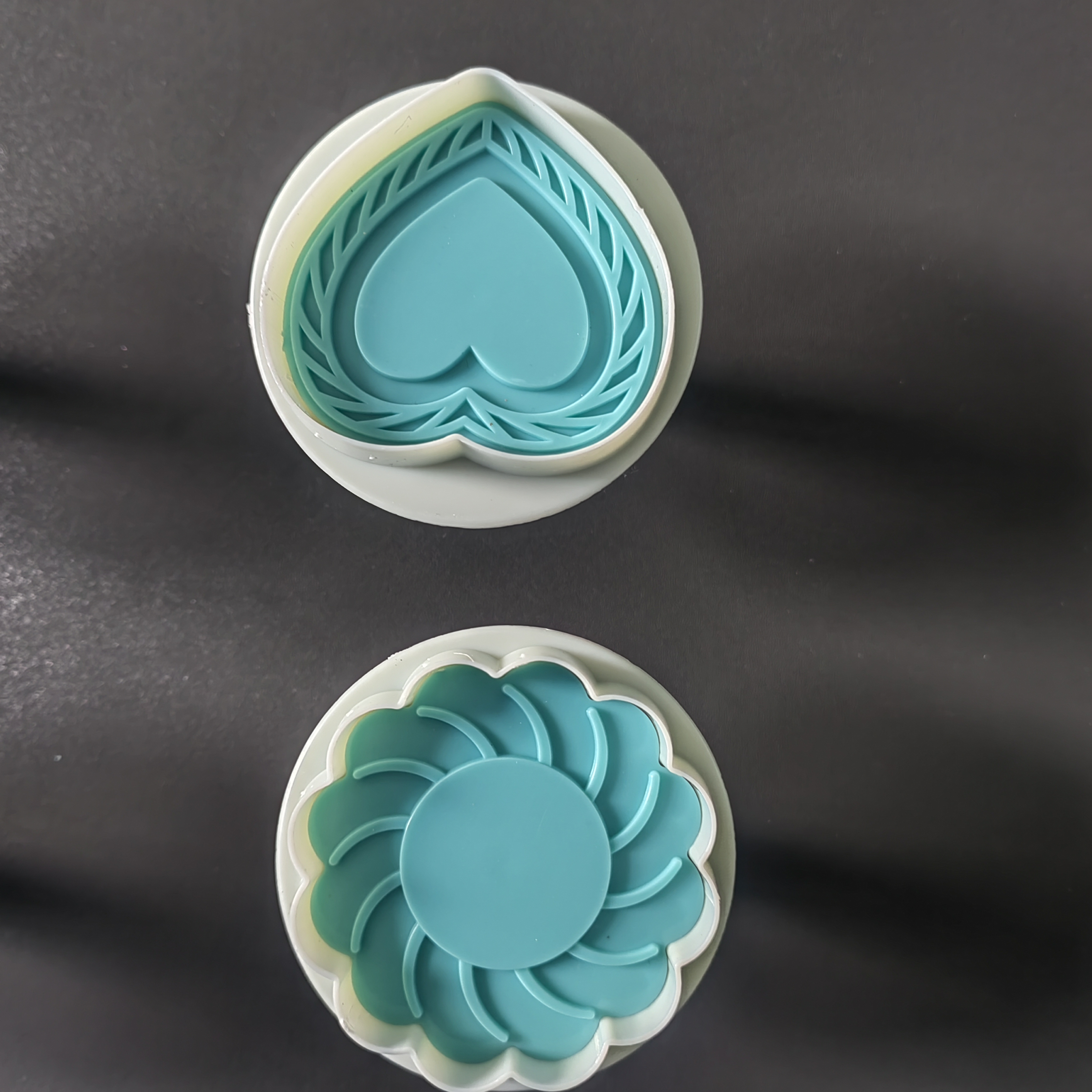 HB0161-1 Plastic 4pcs Heart Flowers Series Cookie Molds set