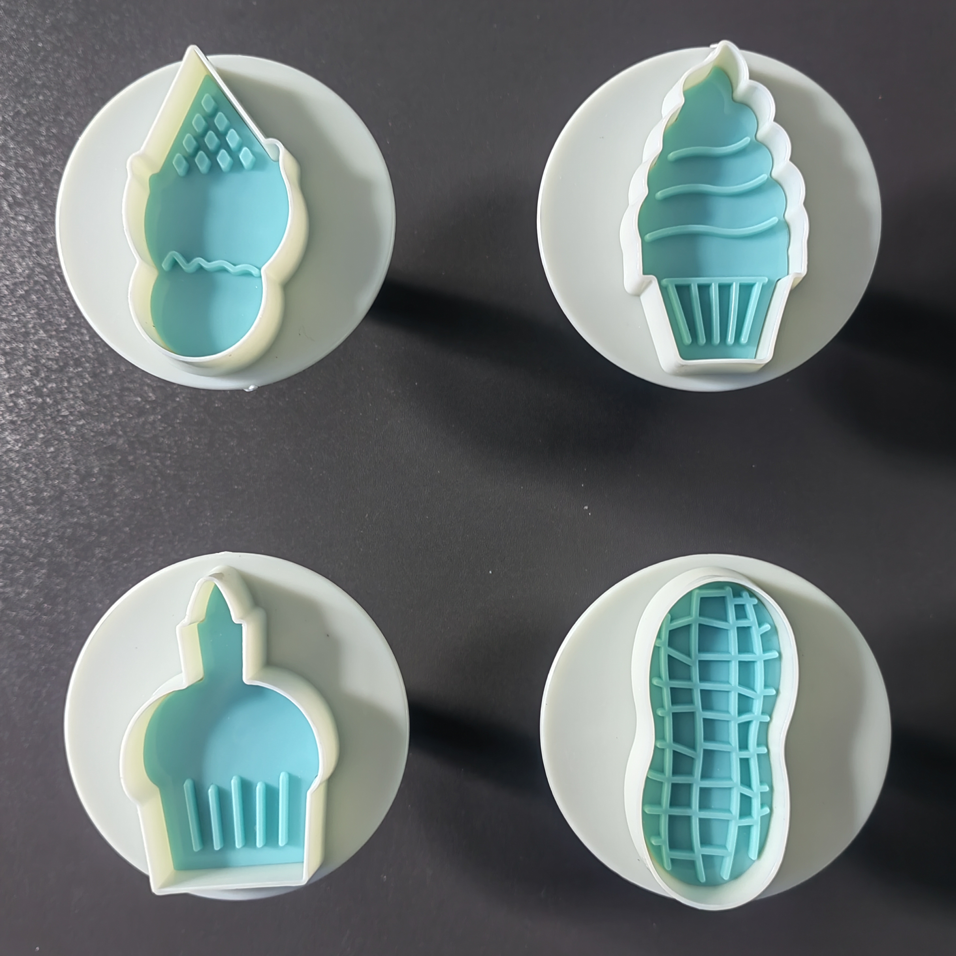 HB0161-7 Plastic 4pcs Cupcake Ice Cream Peanut Series Cookie Molds set